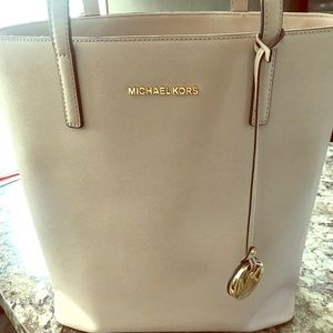 Micheal Kors Purse